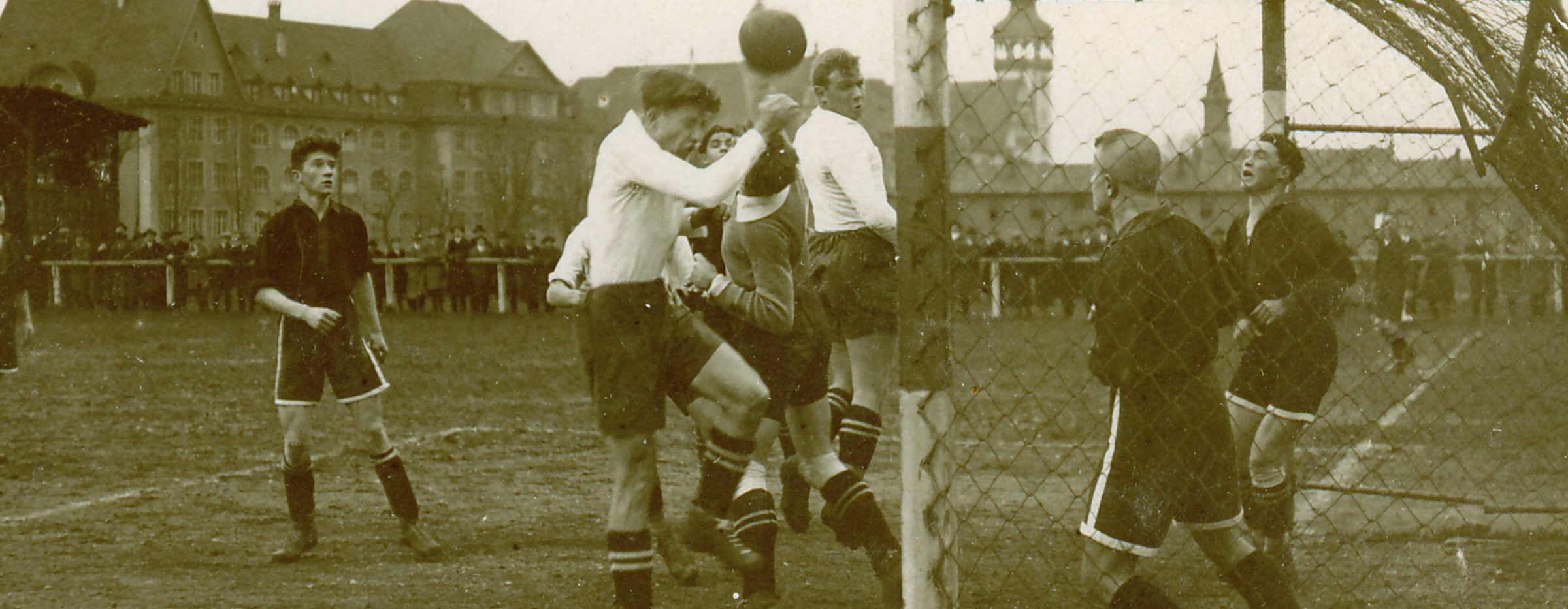 SC Freiburg Kopfball Spieler