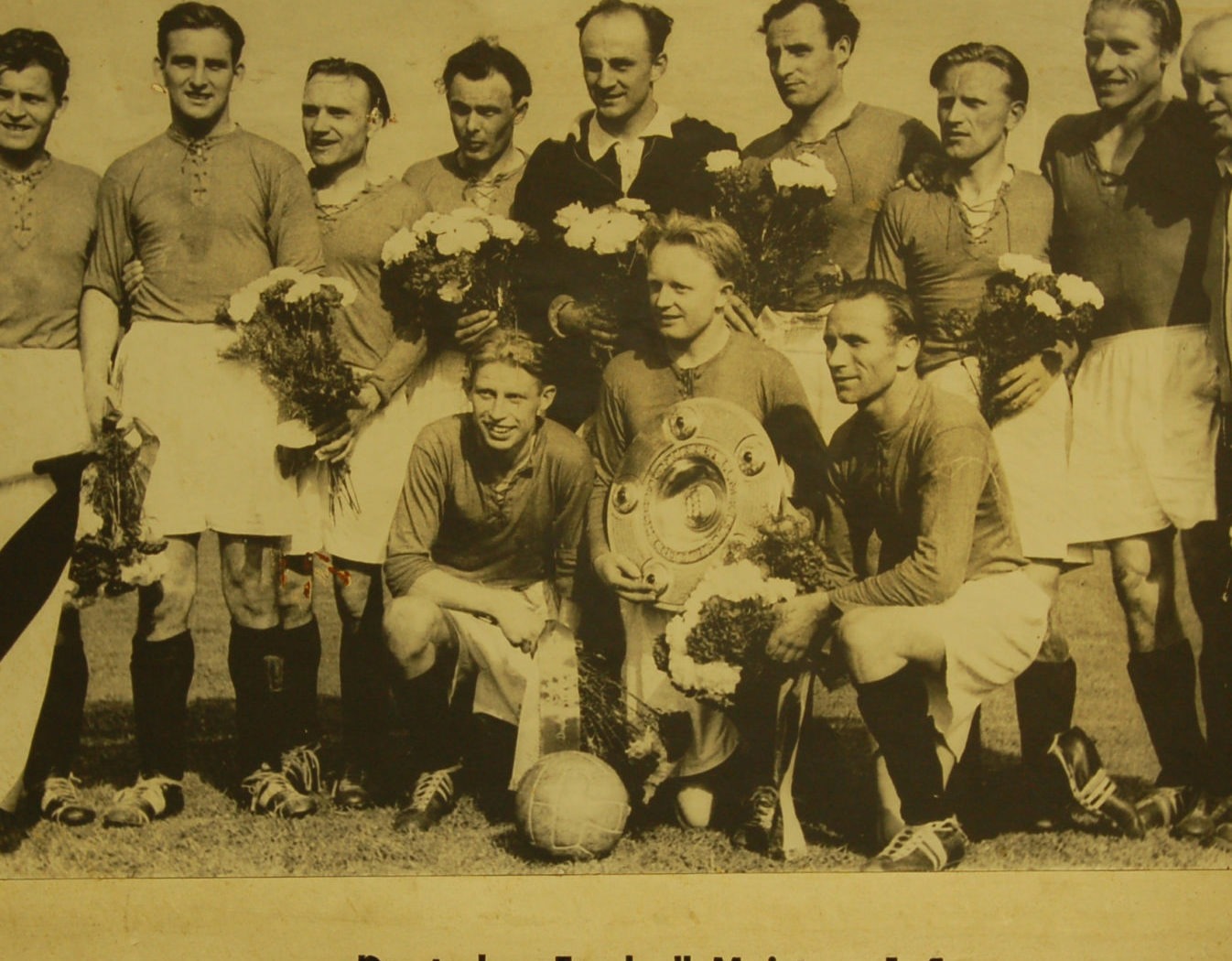 Mannschaftsfoto nach dem Gewinn der Deutschen Meisterschaft 1954