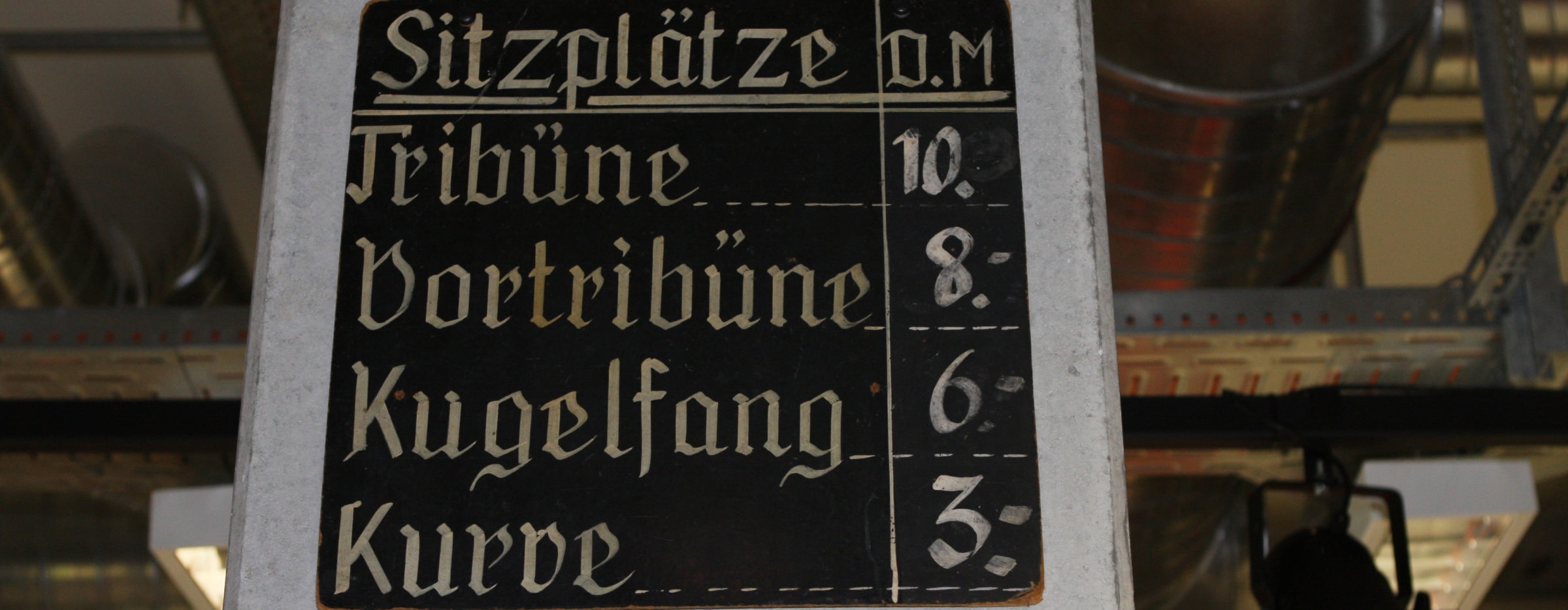 Alte Tafel mit Eintrittspreisen