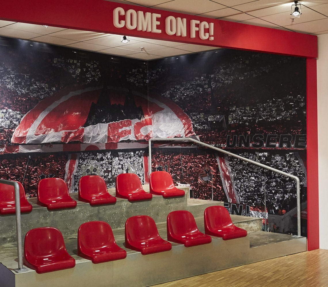 Kleine Tribuüne in der 1. FC Köln Traditionsloge