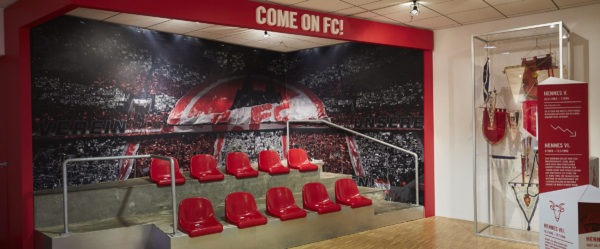 Kleine Tribuüne in der 1. FC Köln Traditionsloge